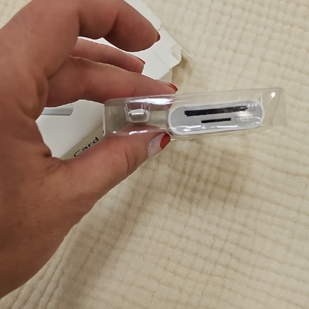 Universal White Card Reader Adapter - Picture 5 of 7